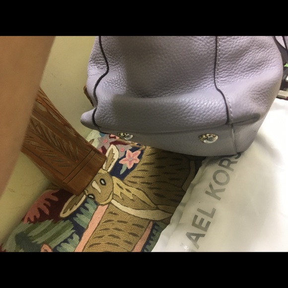 Authentic Large Michael Kors Harper Tote in Lilac - Picture 10 of 16